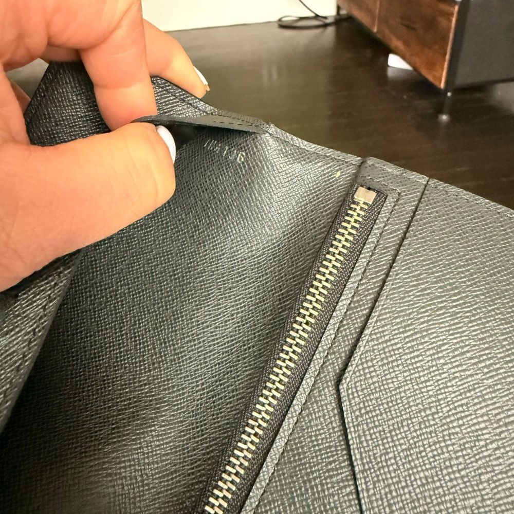 Louis Vuitton Taiga Leather Long Wallet – Black - Picture 7 of 15